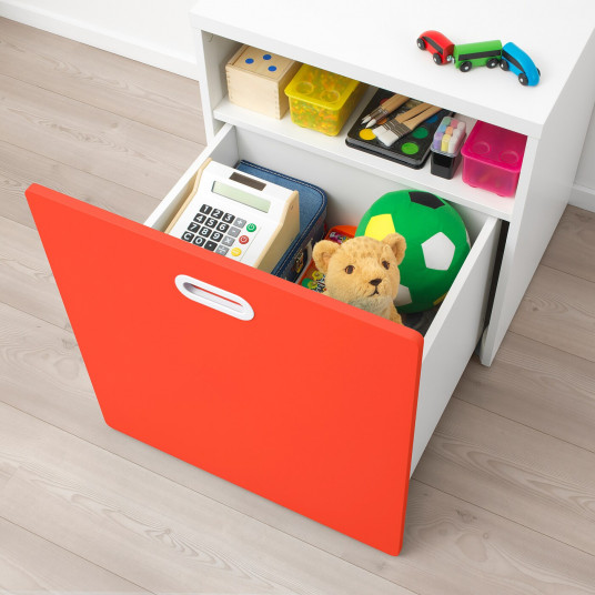 ikea stuva fritids yashik dlya hraneniya igrushek na kolesikah belyj krasnyj 60x50x64 sm