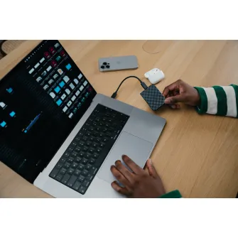 M.2 External SSD 1.0TB  Verbatim Store 'n' Go Mini Diamond SSD, Black/Blue, USB-C, Sequential Read/Write: up to 1000/1000 MB/s, Windows, Mac, Portable, Compact, Rugged and Perfect for travel, Ultra-lightweight, Cloth bag, Nero Backup Software (Win)