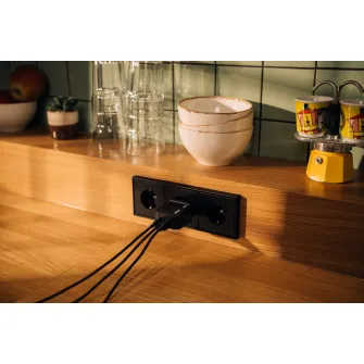 USB Charger VERBATIM Mini GaN Charger 70W, 3 Port (2 USB-C PD 3.0, 1 USB-A QC 3.0), US plug with EU and UK adaptors, fireproof material, black