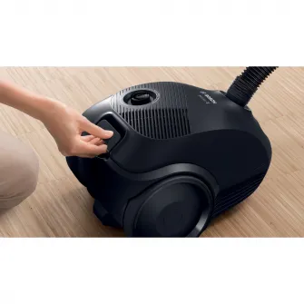 Мешковый пылесос Bosch BGBS2LB1 Series 2, 600 Вт; объем сбора 3,5 л, уровень шума 80 дБ, многофункциональная щетка, годовое потребление энергии: 26,7 кВтч/год, черный