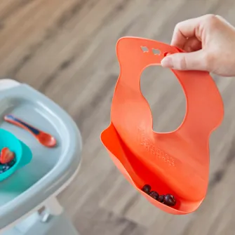 Нагрудник Tommee Tippee Roll & Go, с 6 мес, красный