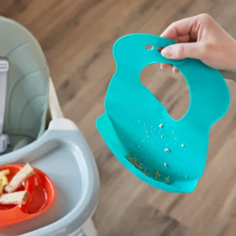 Нагрудник Tommee Tippee Roll Go, с 6 мес, Зеленый