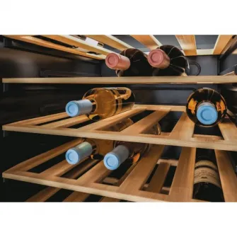 Candy CWC 200 EELW/NF Racitor de vin, M: 146 cm, 81 sticle, clasa energetica G, Negru