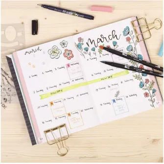 Carnet A5 My Creative Clairefontaine, cu elastic, 14.8x21cm, 208 pagini punctate, hartie 90g/mp, Certificat PEFC, livrat cu 1 set de sabloane si autocolante, Sweety