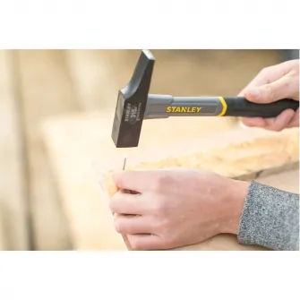 Ciocan de tamplarie Stanley STHT0-54159, fibra de sticla, 315 gr, nucleu din fibra de sticla pentru mai multa putere si durabilitate, conexiune intarita cu rasina epoxidica intre cap si maner, cap polizat, maner ergonomic antiderapant