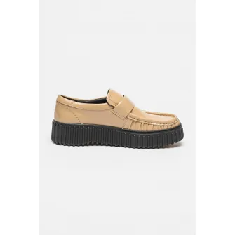 Clarks, Pantofi loafer de piele cu detalii plisate, Maro nisip, 4