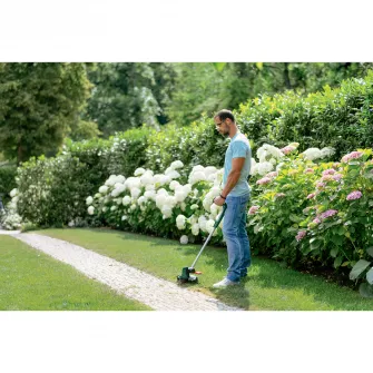 Coasa/trimer pentru tuns gazon/iarba pe acumulator Bosch Universal GrassCut 18-260,18 V,diametru taiere 26 cm,maner telescopic 120 - 140 cm,include 2 acumulatori 18 V 2.0 Ah + incarcator