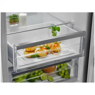 Combina frigorifica Electrolux LNT7ME36G2, 366 l, No Frost, Control electronic, Multi Flow, Iluminare LED, Clasa E, H 201 cm, Alb