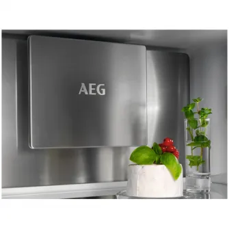 Combina frigorifica incorporabila AEG TSC8M181DS, 248 l, No Frost, Multiflow, Control electronic, Control umiditate, Clasa D, H 178 cm