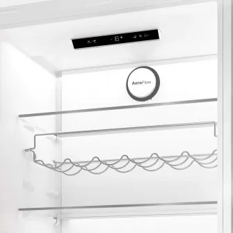 Combina frigorifica incorporabila BEKO BCNE400E40SN, 370 l, No Frost, Raft sticle, HarvestFresh, Display touch control, Clasa E, H 194 cm, Alb