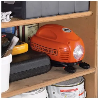 Compresor auto portabil Black & Decker ASI200, 8.27bar/121PSI, adaptor 12V DC bricheta, display LED, debit aer 11L/min, lanterna, functie setare presiune automata, cablu alimentare 3.1m, accesorii