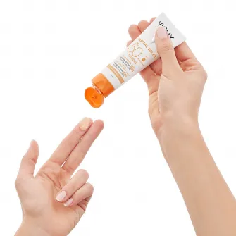Crema colorata anti-pete pigmentare Vichy Capital Soleil cu SPF50+, 50ml