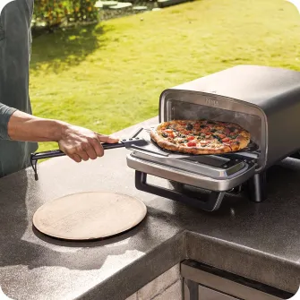Cuptor electric de exterior 4 in1 si airfryer Ninja Artisan pizza MO201, 1760W, 4 functii de gatit, 5 moduri presetate pentru pizza, functie dospire, include tava de piatra pentru pizza, negru