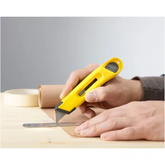 Cutter retractabil Stanley 0-10-088, glisare laterala, pentru aplicatii de taiere zilnice, design durabil - suport lama din metal, rezistent la santier - corp din abs antisoc, usor si extrem de puternic