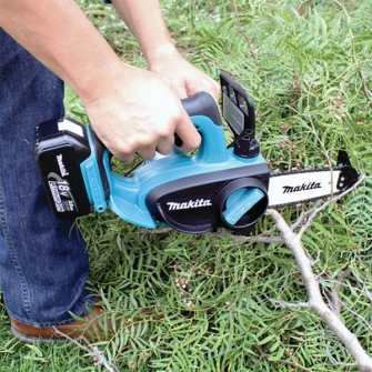 Drujba (fierastrau electric) cu lant pe acumulator Makita DUC122Z,18 V, lungime lama 11.5 cm,viteza lant 5 m/s,pas lant 1/4, canelura 1.3 mm,fara incarcator si acumulator in setul de livrare