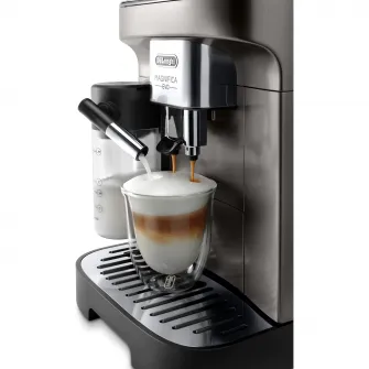 Автоматическая эспрессо-машина De'Longhi Magnifica Evo ECAM 290.81.TB, графин для молока, система LatteCrema, кофемолка с настройками 13, 1,8 л, 15 бар, 1450 Вт, черный / серебристый