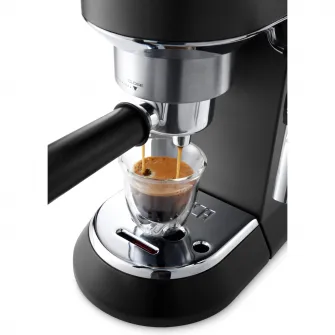 Espressor manual De’Longhi Dedica EC 685.BK, 1300 W, 1.1 L, 15 bari, Negru mat
