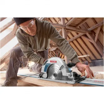Ferastrau circular Bosch Professional 060157A900, 2200 W, 235 mm diametru panza, 5000 RPM, panza fierastrau, cheie hexagonala WAF 5, adaptor de aspirare a praf