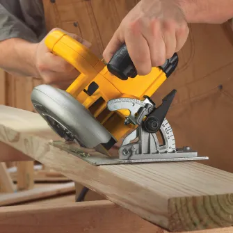 Fierastrau circular Dewalt DWE575K-QS, 1000 W, 190 mm diametru disc, 5200 RPM, 57° capacitate inclinare