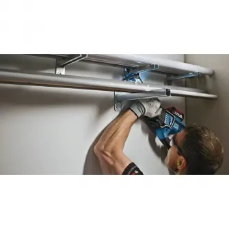 Fierastrau tip sabie pe acumulator Bosch Professional GSA 18V-32, 18 V, 23 mm lungime cursa, 2500 curse/min, 230 mm adancime maxima de taiere, 1 panza fierastrau, fara acumulator/incarcator