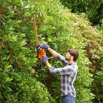 Foarfeca electrica pentru tuns gard viu Black & Decker BEHT201-QS, putere 420 W, lungime lama 45 cm, grosime taiere 16 mm, maner T si protector de mana transparent, pentru gard viu mic