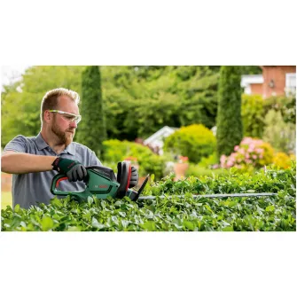 Foarfeca electrica pentru tuns gard viu Bosch UniversalHedgeCut 06008C0703, putere 480 W, 60 cm lungime lama, 30 mm distanta intre dinti, 3400 curse/min
