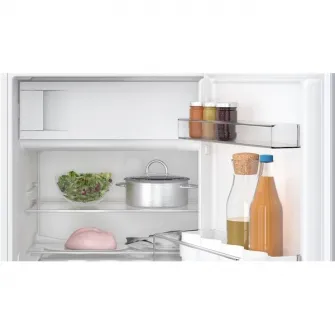 Frigider incorporabil cu o usa Bosch KUL22VFD0, 110 l, Clasa D, Usa reversibila, Iluminare LED, H 82 cm