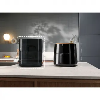 Friteuza cu aer cald Electrolux 700 XL EAF5B, 1500 W, capacitate 5L, 1,4 kg cartofi prajiti, display digital, 3 moduri gatire, 5 programe automate, timer 99 min, avertizare acustica pentru amestecare ingrediente, negru