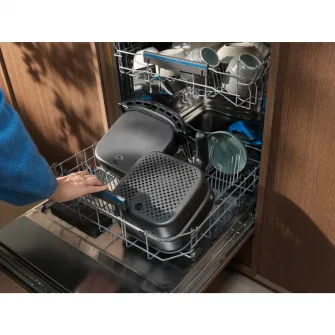 Friteuza cu aer cald Electrolux 700 XXL EAF7B, 1800 W, capacitate 6.8L, 2,3 kg cartofi prajiti, display digital, 3 moduri gatire, 5 programe automate, timer 99 min, avertizare acustica pentru amestecare ingrediente, negru