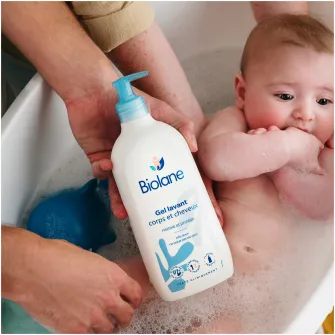 Gel de spalare pentru par si corp bebelusi Biolane, 97% ingrediente de origine naturala, 350 ml