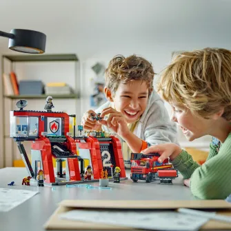 LEGO® City - Statie si camion de pompieri 60414, 843 piese