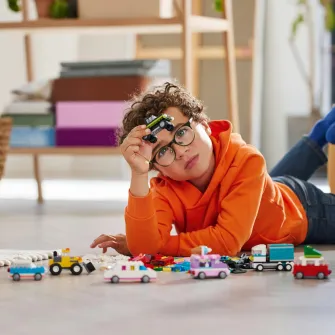 LEGO® Classic - Vehicule creative 11036, 900 piese