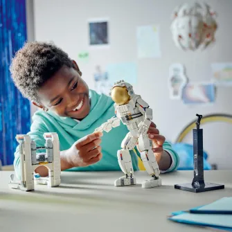 LEGO® Creator 3 in 1 - Astronaut 31152, 647 piese