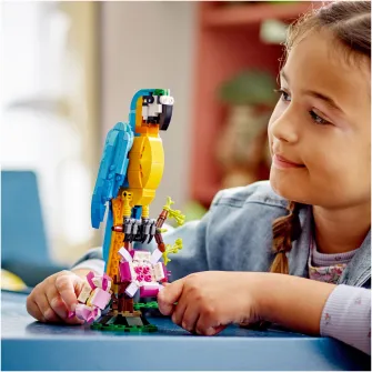 LEGO® Creator 3 in 1 - Papagal exotic 31136, 253 piese