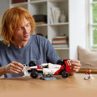 LEGO® Creator Expert - McLaren MP4/4 si Ayrton Senna 10330, 693 piese