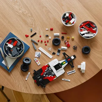LEGO® Creator Expert - McLaren MP4/4 si Ayrton Senna 10330, 693 piese