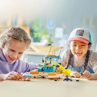 LEGO® Friends - Barca de salvare pe mare 41734, 717 piese