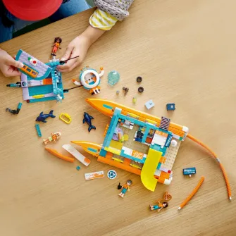 LEGO® Friends - Barca de salvare pe mare 41734, 717 piese