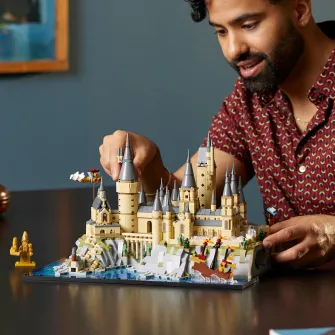 LEGO® Harry Potter TM - Castelul Hogwarts™ si imprejurimile 76419, 2660 piese