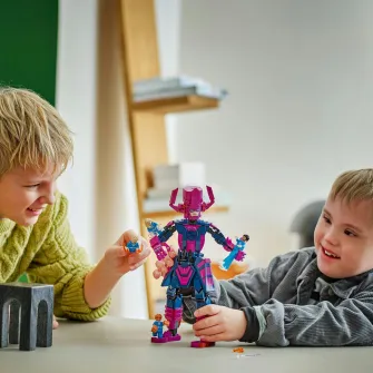 LEGO® Marvel - Figurina de constructie Cei patru fantastici vs. Galactus 76316, 427 piese