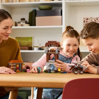LEGO® Minecraft® - Avanpostul Jefuitorului si Distrugator 21278, 665 piese