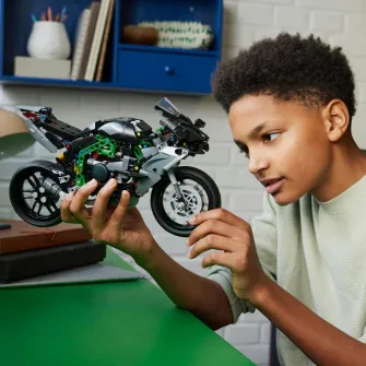 LEGO® Technic - Motocicleta Kawasaki Ninja H2R 42170, 643 piese