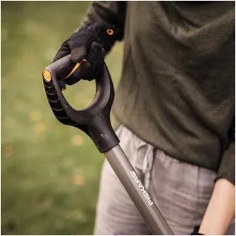 Lopata pentru nisip Fiskars Ergonomic 1066712, coada din otel, 132 cm lungime, 2 kg