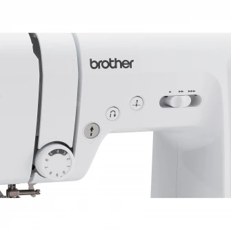Masina cusut computerizata Brother FS40S, 40 cusaturi, ecran LCD, buton start/stop, dispozitiv infilare, latimea si pasul reglabile, 5 modele butoniera 1 pas, iluminare LED, 750 imp/min. alb