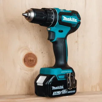 Masina de gaurit si insurubat (bormasina) pe acumulator cu percutie Makita DHP485RF3J, 18 V, 50 Nm, 1900 RPM, 28.500 percutii/min, 3 acumulatori, incarcator, valiza