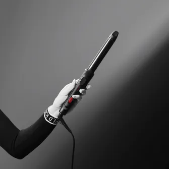 Ondulator Rowenta x Karl Lagerfeld CF321LF0, 200°C, invelis Keratin  Shine, varf rece, incalzire rapida, 2 optiuni de stilizare, cablu 1.8m. Negrurosu