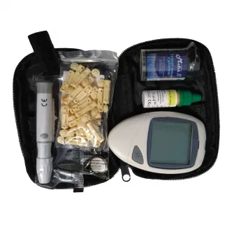 Pachet glucometru OKMeter Touch II cu 225 teste si 25 ace