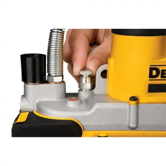 Pistol pentru lubrifiere (pompa de gresat) pe acumulator DeWALT DCGG571M1, 18V XR, presiune 690 bar, capacitate 400 gr, 1 acumulator 4 Ah Li-Ion, lumina LED, cutie transport din plastic TSTAK