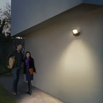 Proiector LED inteligent pentru exterior LEDVANCE SMART+ Wi Fi 50W, 4250 lm, temperatura lumina calda (3000K), IP65, dimabil, compatibil amazon alexa/Google Assistant