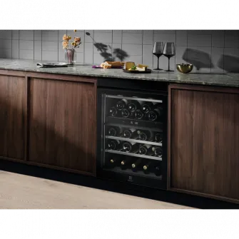 Racitor de vinuri Electrolux EWUD140B8B, 40 sticle, Rafturi lemn, Control electronic (Zona dubla de control), Clasa G, H 82 cm, Negru